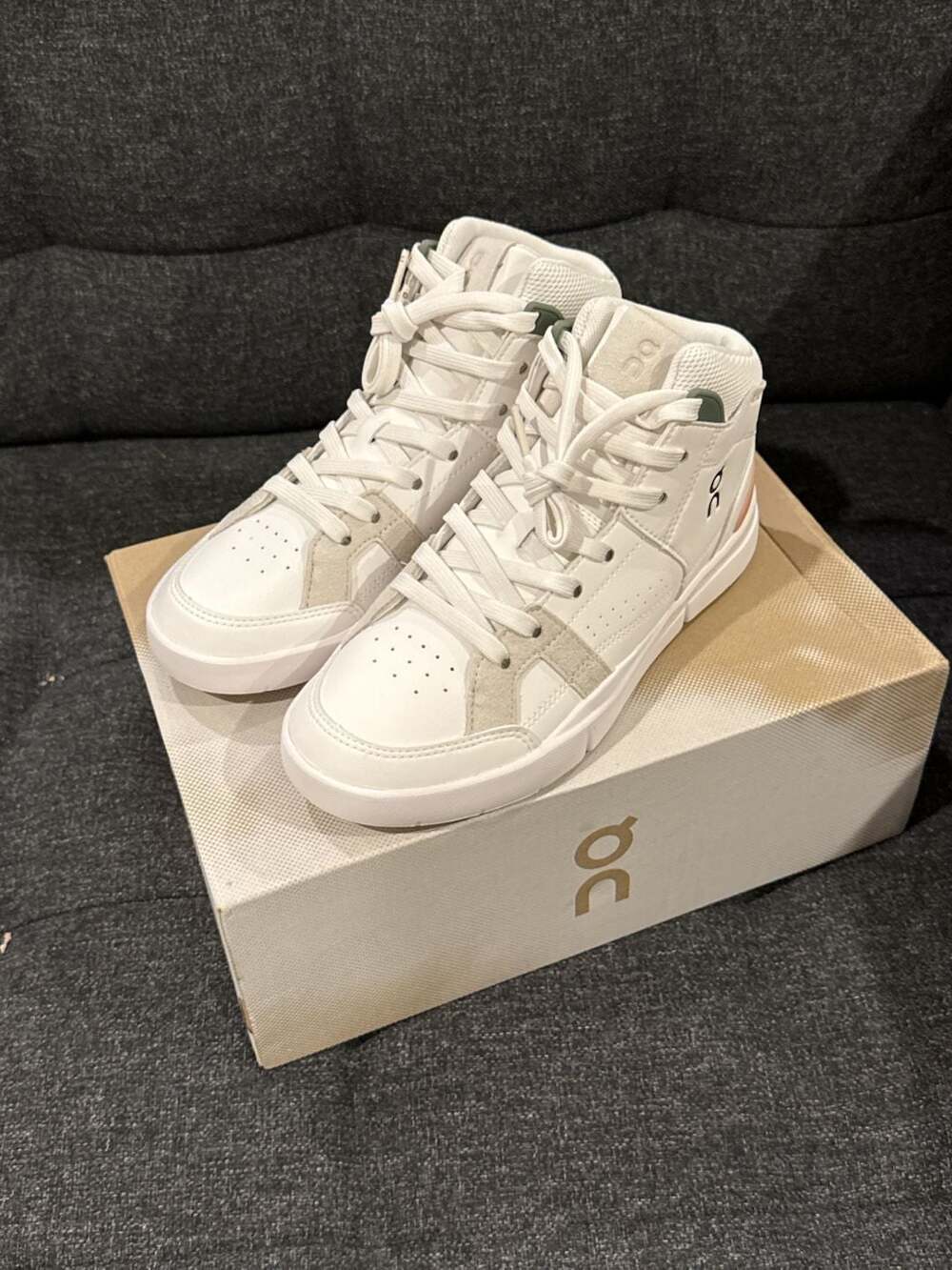 5.5W - On The Roger Clubhouse Mid White Rose Sneakers